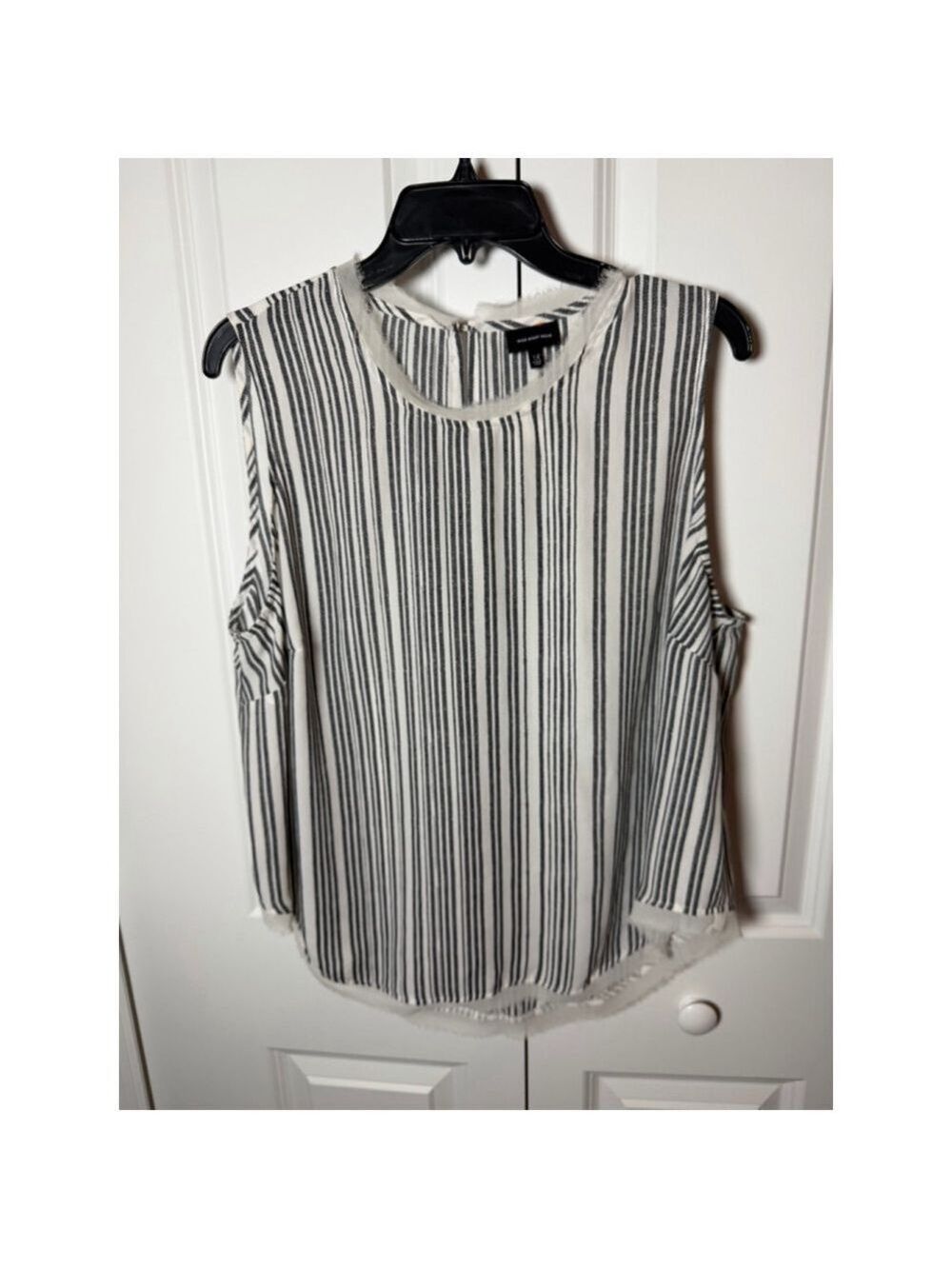WHO WHAT WEAR Plus 1X White gray Striped Tank Top EUC